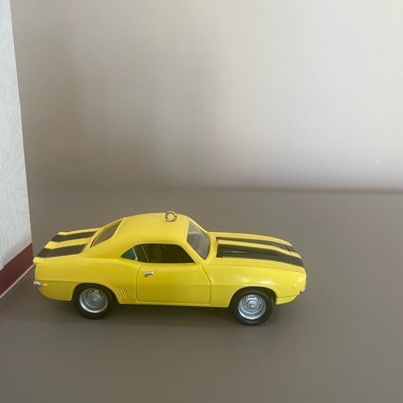 Hallmark 1969 Chevrolet Camaro Christmas Tree Ornament - Picture 2 of 3